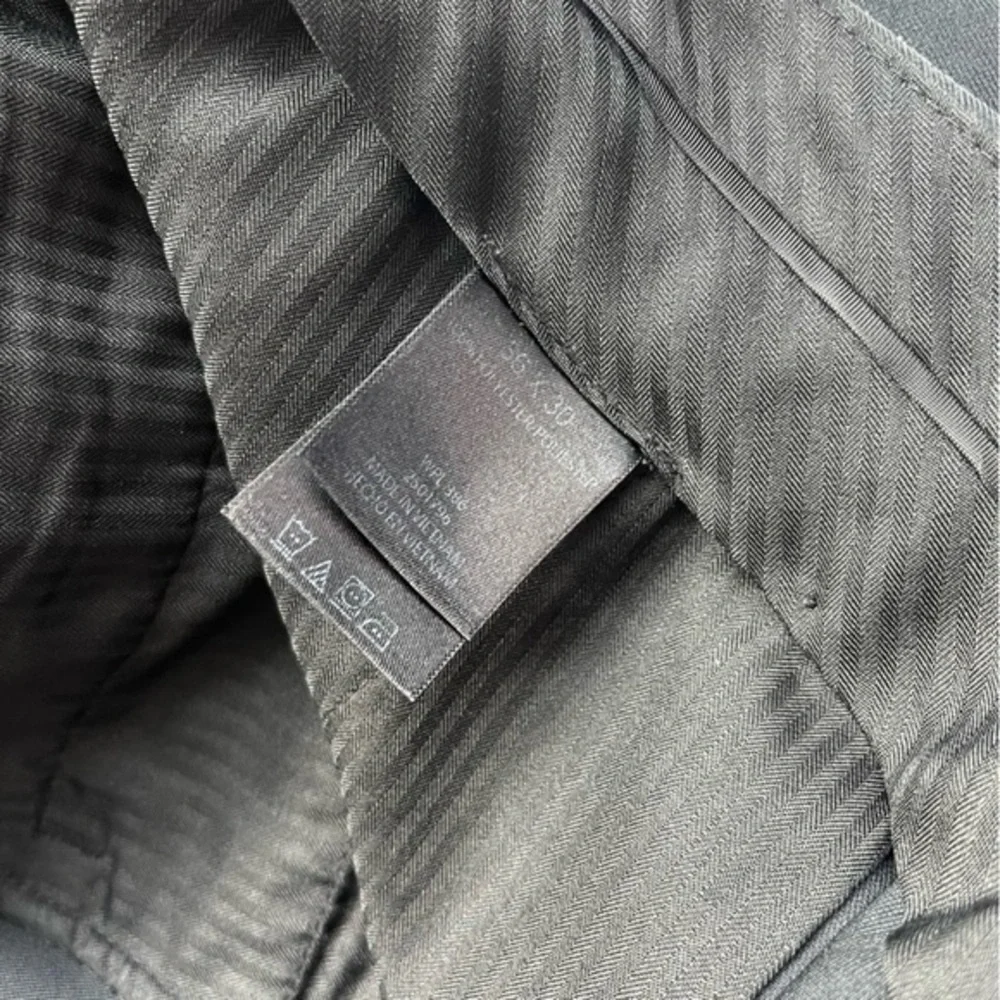 Kenneth Cole Reaction • Black Trouser Dress Pants